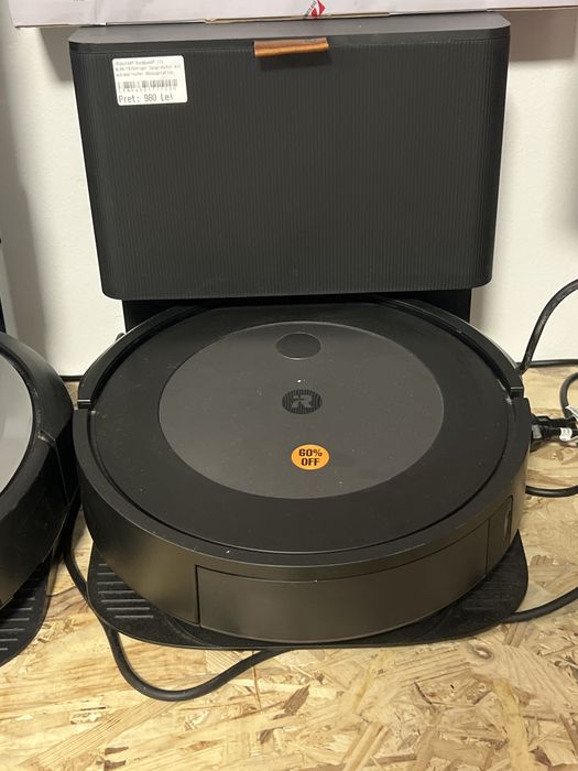 Robot aspirator cu baza descarcare iRobot Roomba j7+