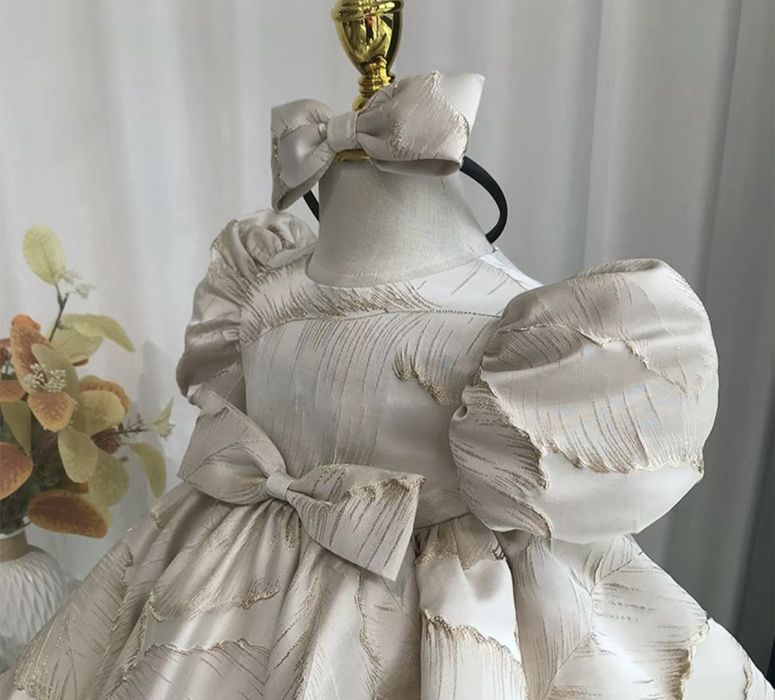 Нарядное платье на девочку