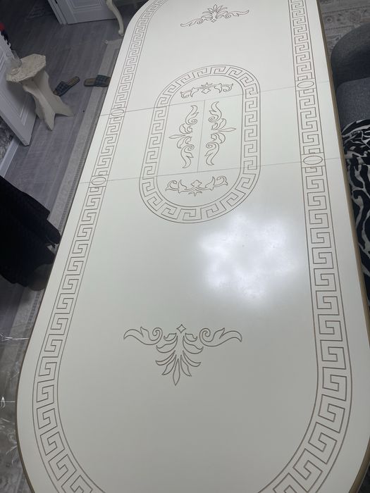 Продам стол в отличном состоянии.