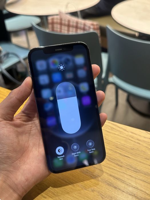 Телефон iPhone 12 Pro
