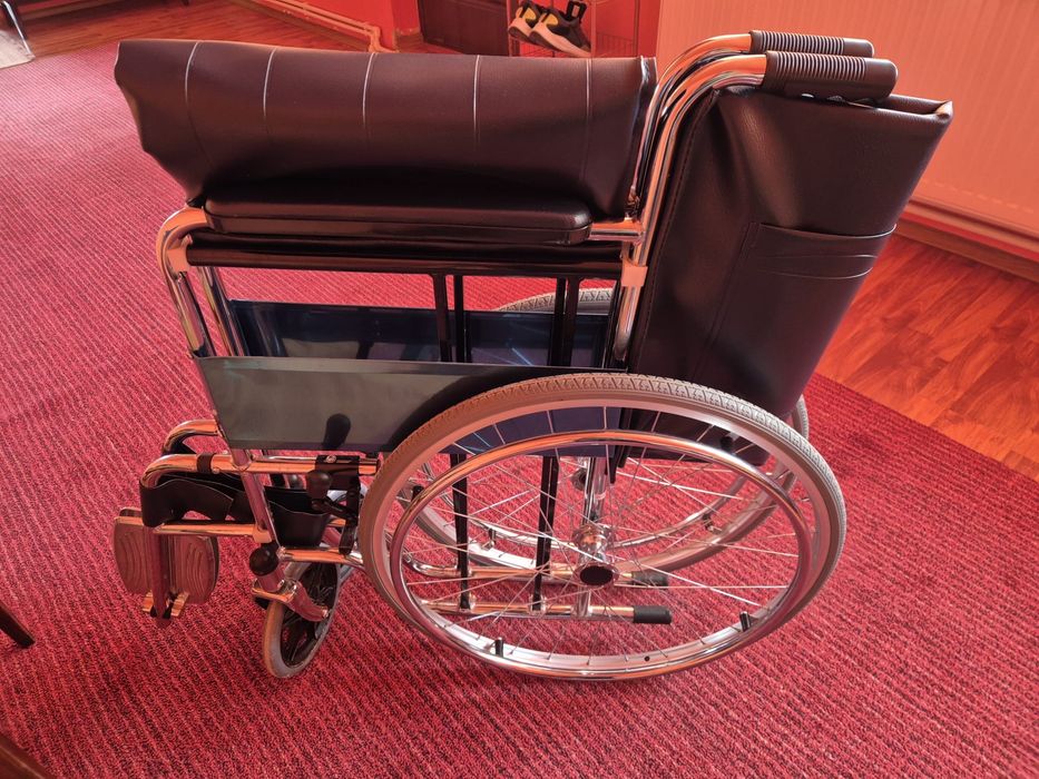 Scaun cu rotile pliabil