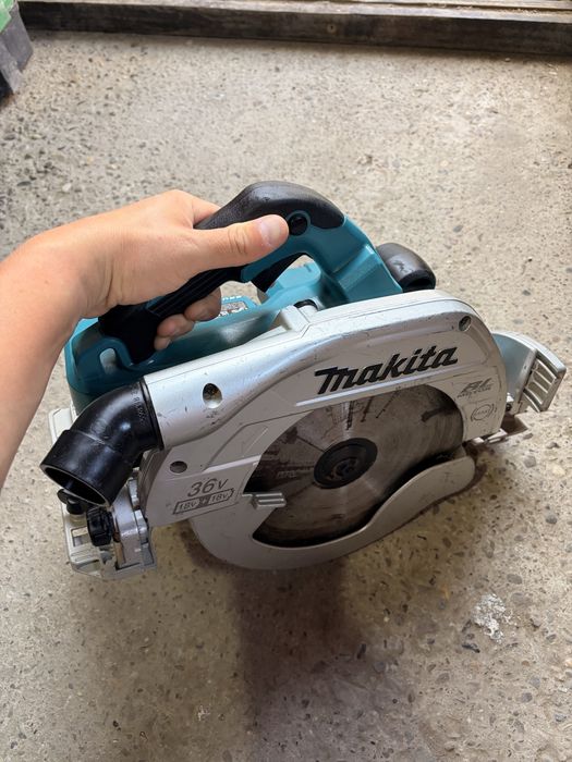 Circular Makita DHS900  235MM