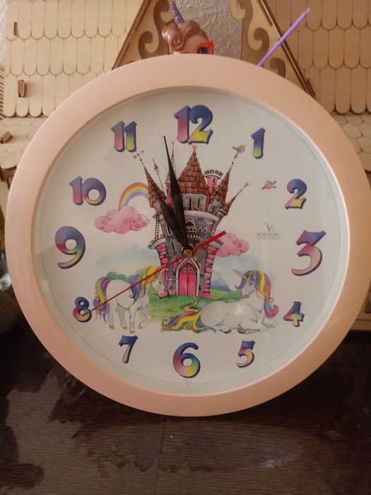 Продам часы в детскую комнату