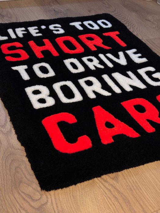 Тафтинг килим с надпис "Life's Too Short to Drive Boring Cars"