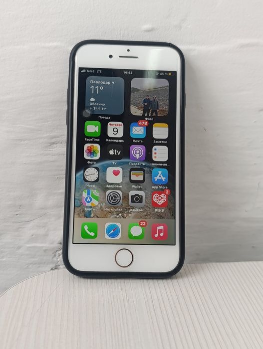 Продам айфон 8 с маленьким дифектом