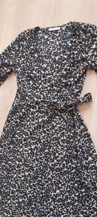 Красиви рокли размер 44