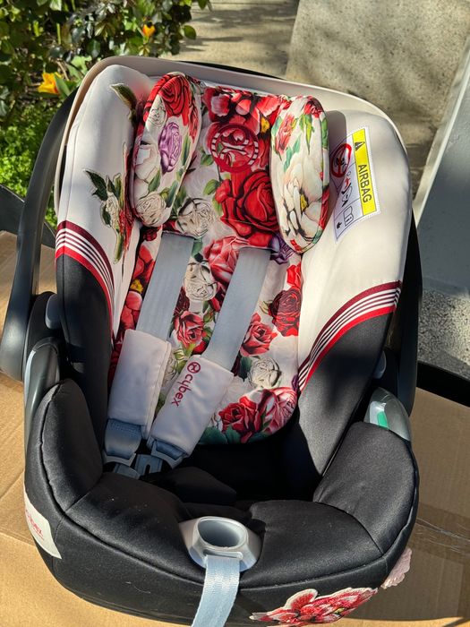 Бебешка количка Cybex Platinum E Priam 4 Rose Gold Spring Blossom Light с електрическо задвижване.