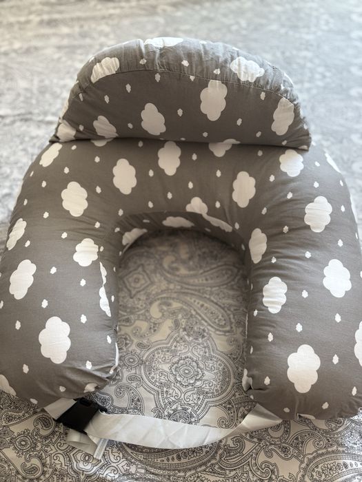 Въглавница за кърмене Momcozy