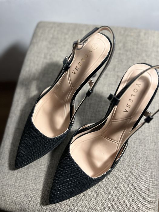 Pantofi negri, eleganti - purtati o singura data