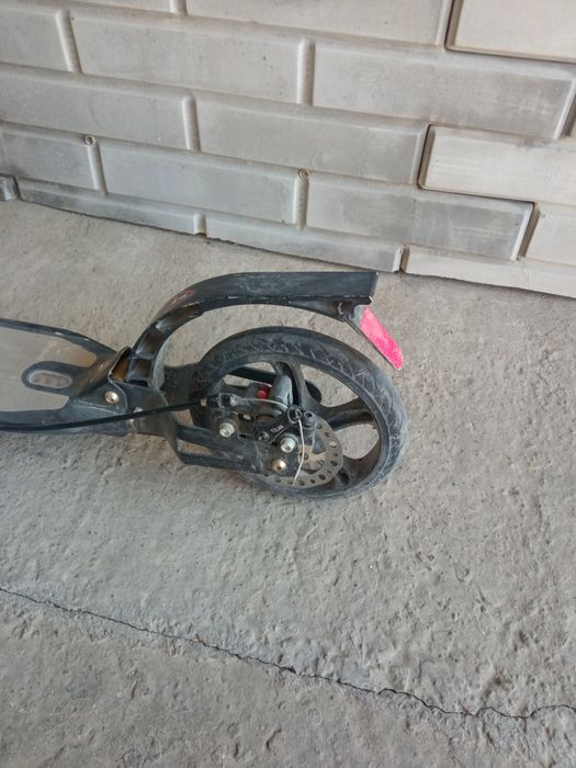 Продаётся самокат.