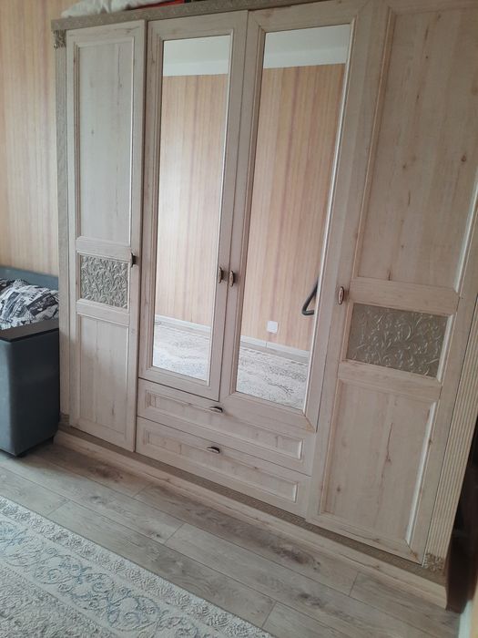 Продам шкаф молочный