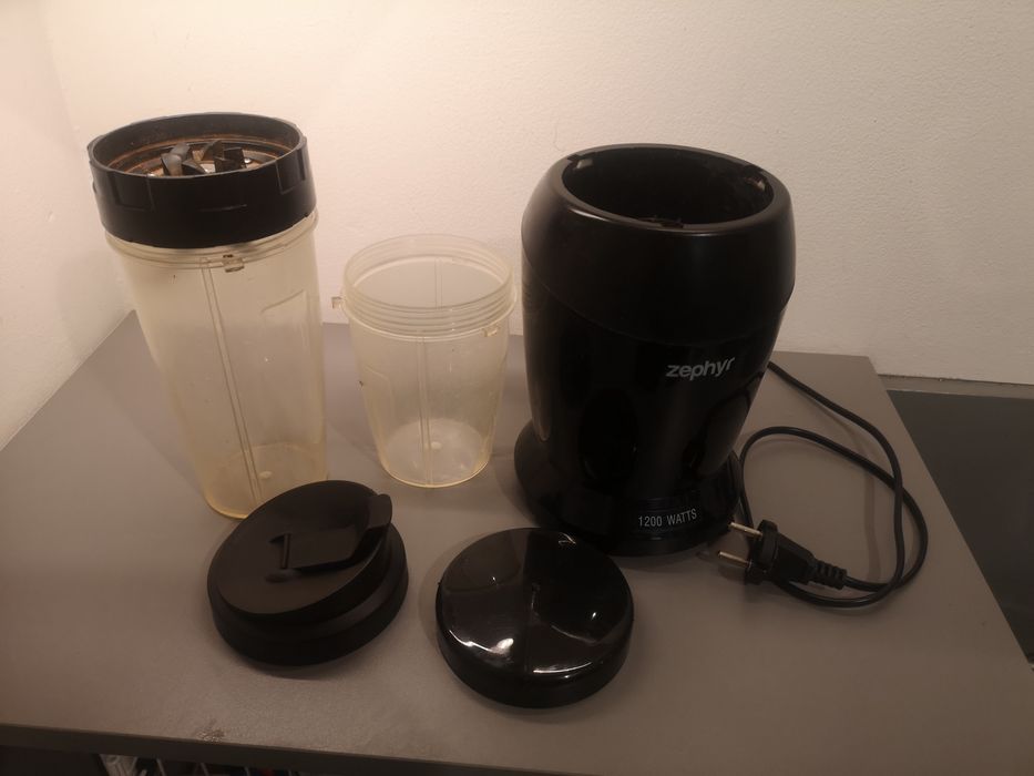 Блендер Zephyr 1200 W с 2 чаши и капак за пиене за изпът