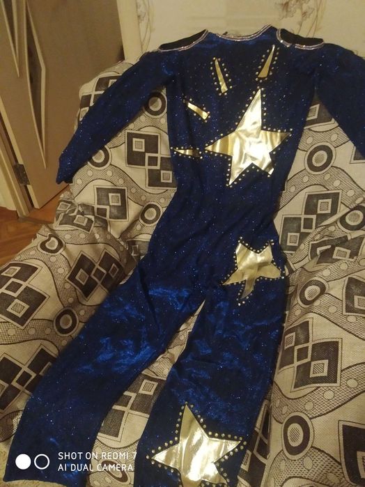 Костюм для танцев для девочки ,40-42 размер,в хорошем состоянии.