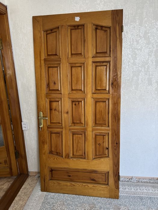 Дверь деревянная