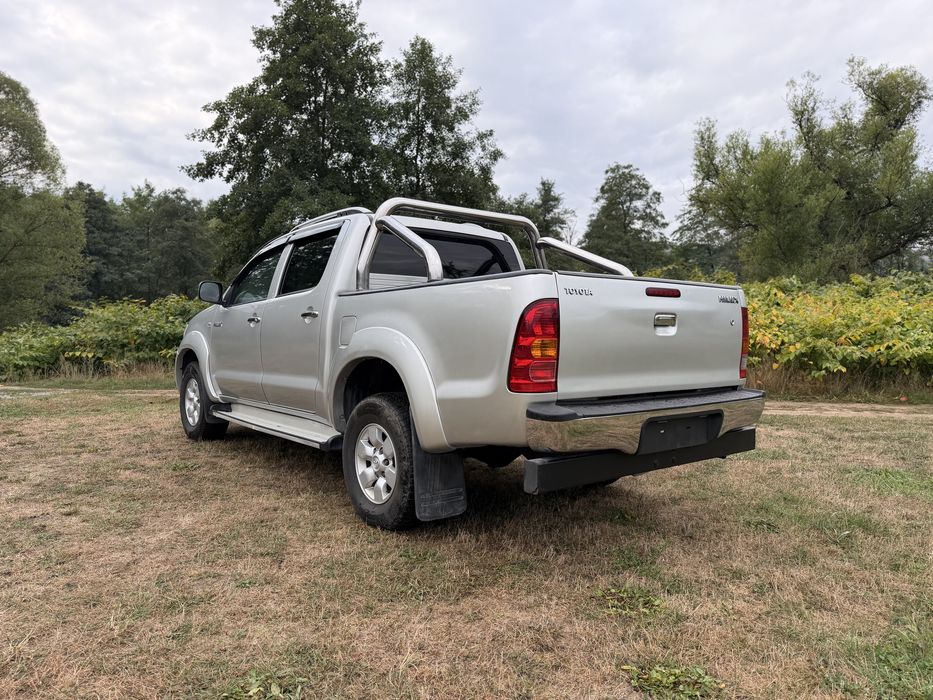 Toyota hilux  2.5/ 144 cp