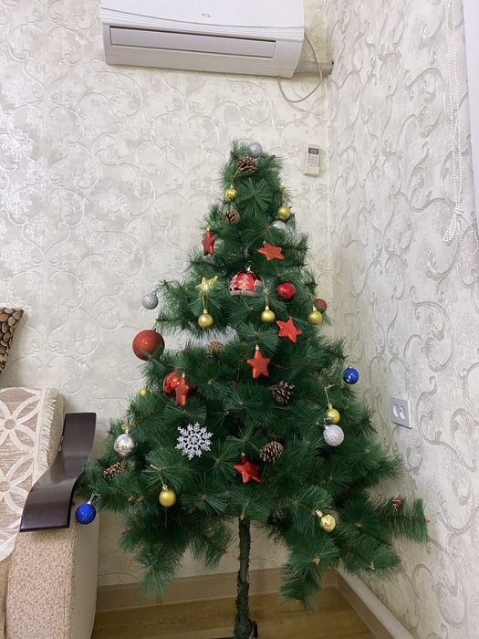 ёлка с игрушками