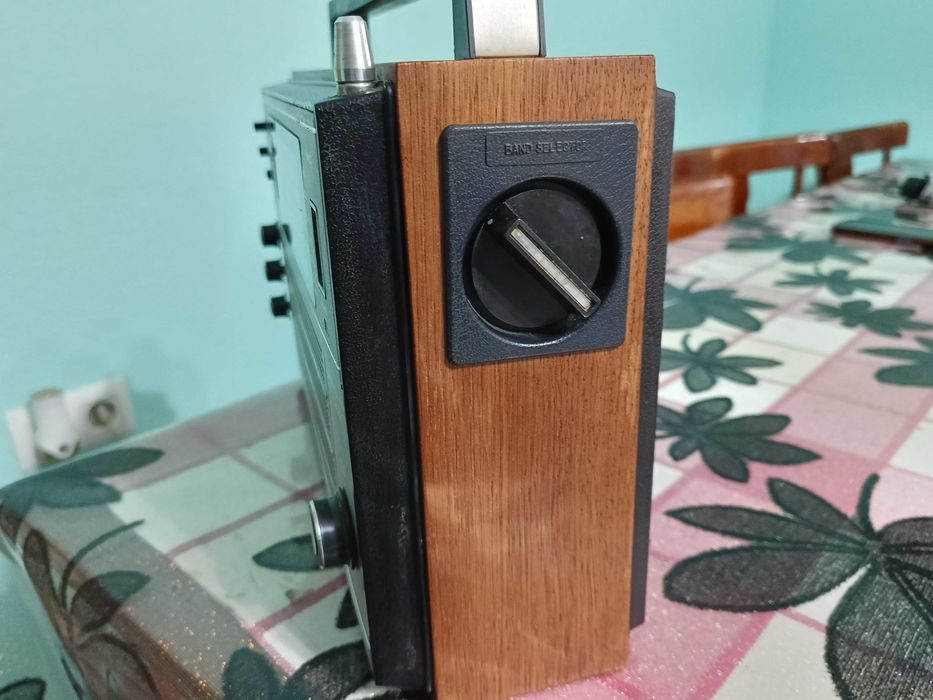 Vind radio vechi Selena B215
