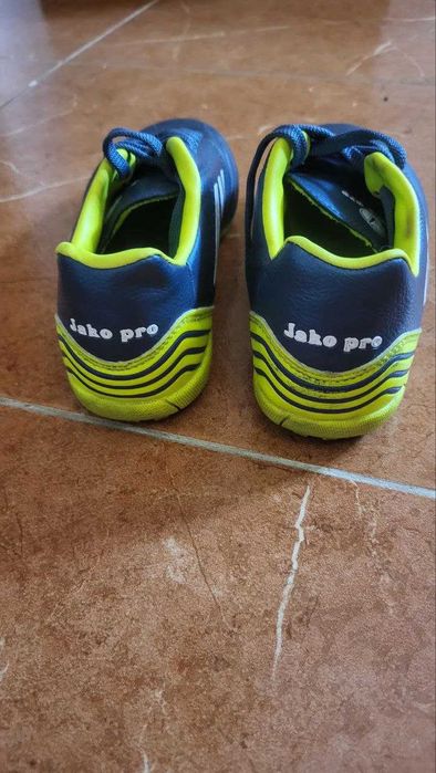 Кроссовки для футбола (сороконожки) для мальчика, 37 размер