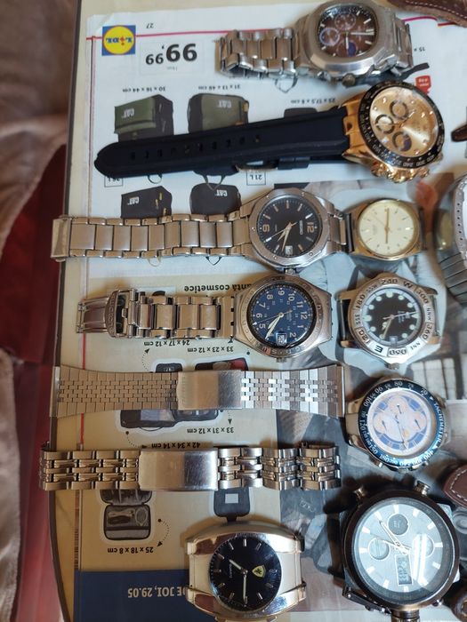 Vand ceasuri diferite .