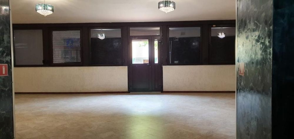 De vânzare,  de inchiriat