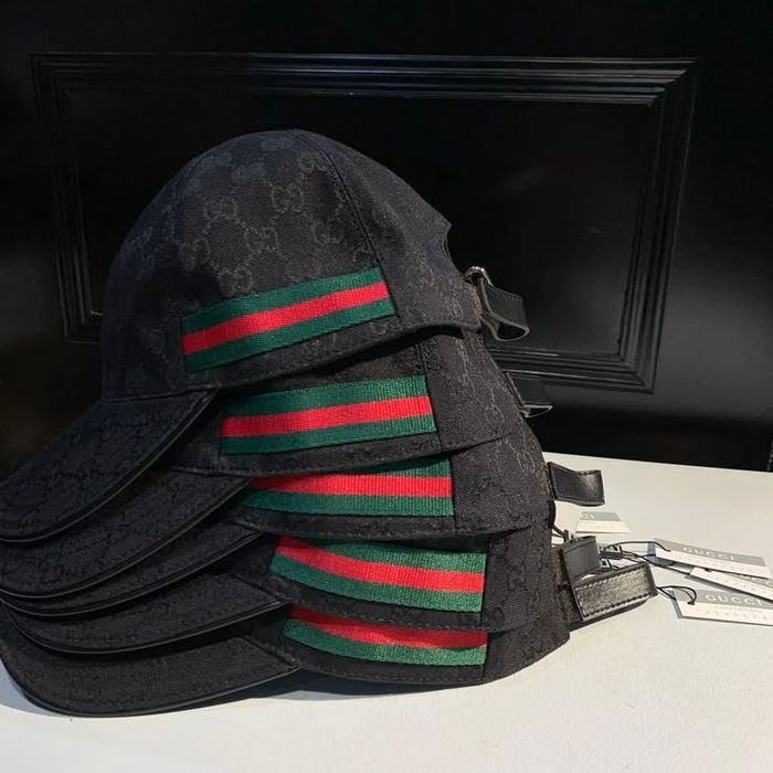 Vând Șepci Gucci noi