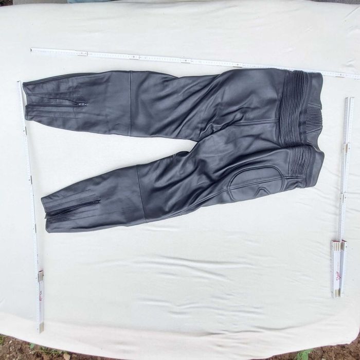 O sa vand pantaloni de piele pentru MOTO!!!
NOU! Germania!