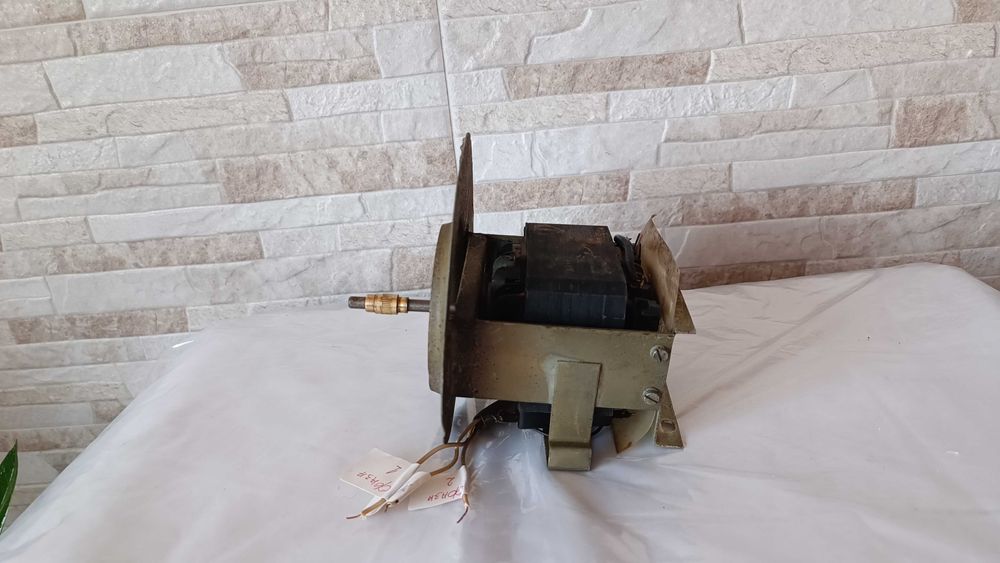 Полски електромотор - 220V - 7W - 2760 об/м - две степени на работа