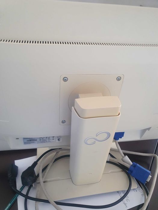 Fujitsu LCD B22W-6 дисплей  22инча с клавиатура Hama