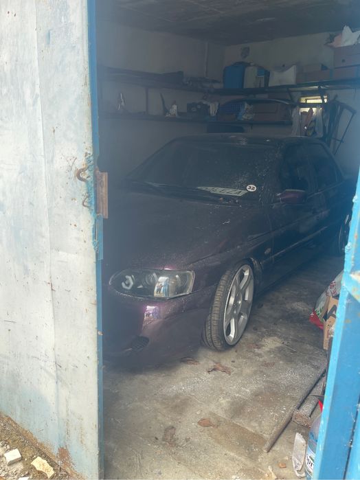 Ford Escort MK6 sedan