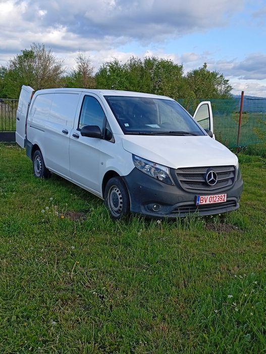 Vând Mercedes Vito