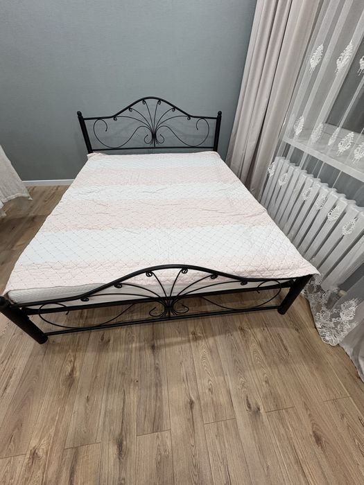 Продам кровать 160*180