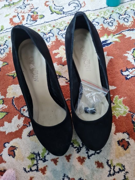 Продам замшевые туфли