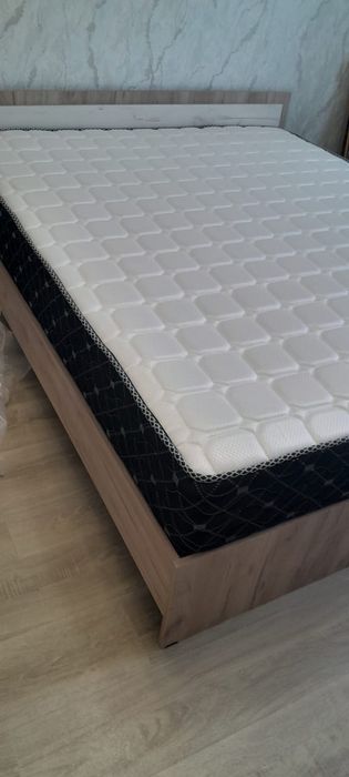 Продам кровать с матрасом. Новая