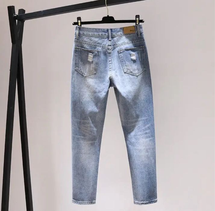 Джинсы рваные женские