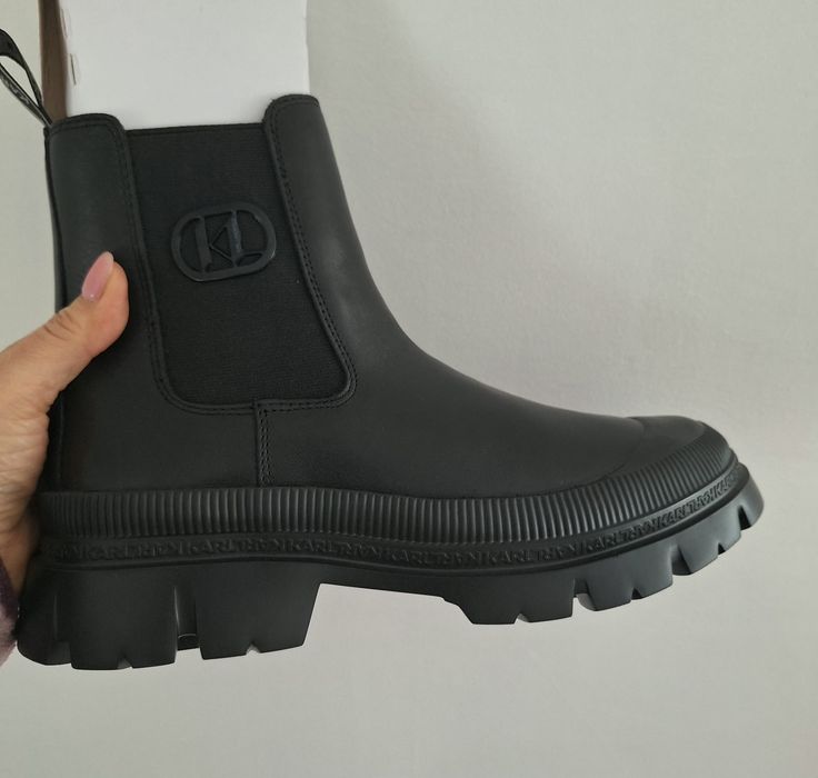 Ghete Karl Lagerfeld- Noi, nepurtate