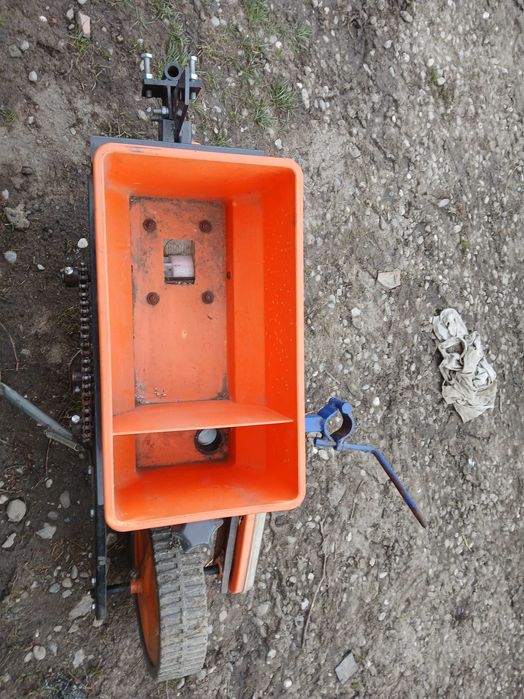 Semanatoare porumb 1 rand motocultor