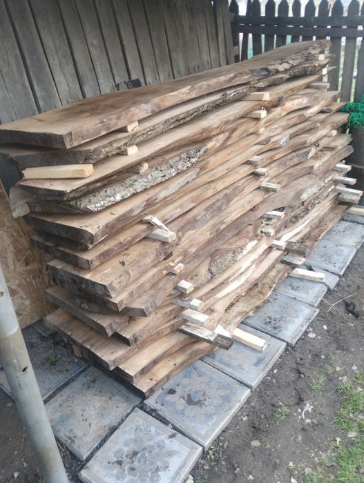 Vând blaturi de nuc.