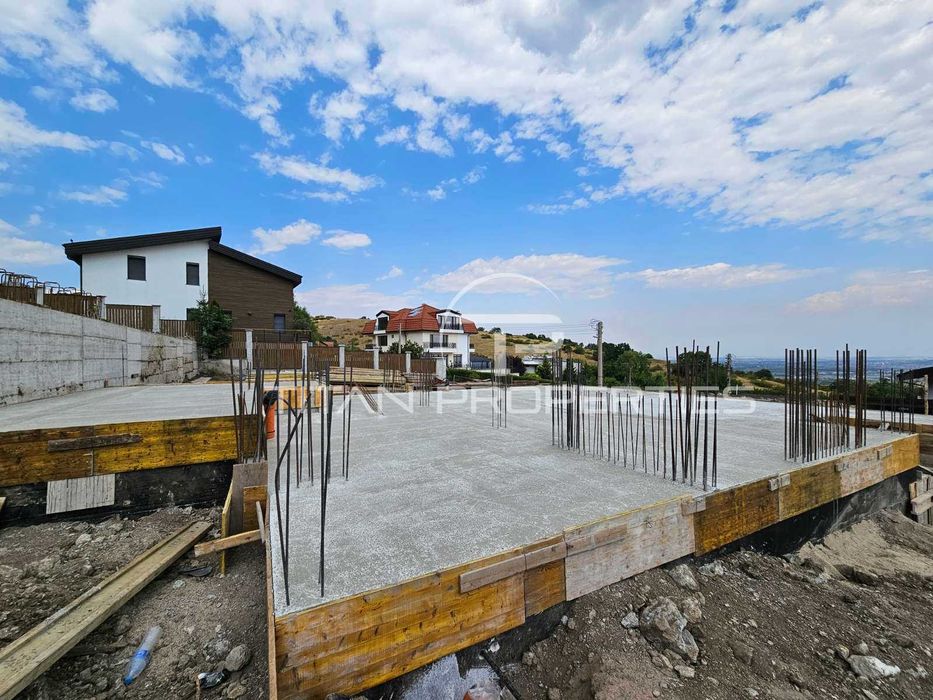 Двуетажна къща Белащица