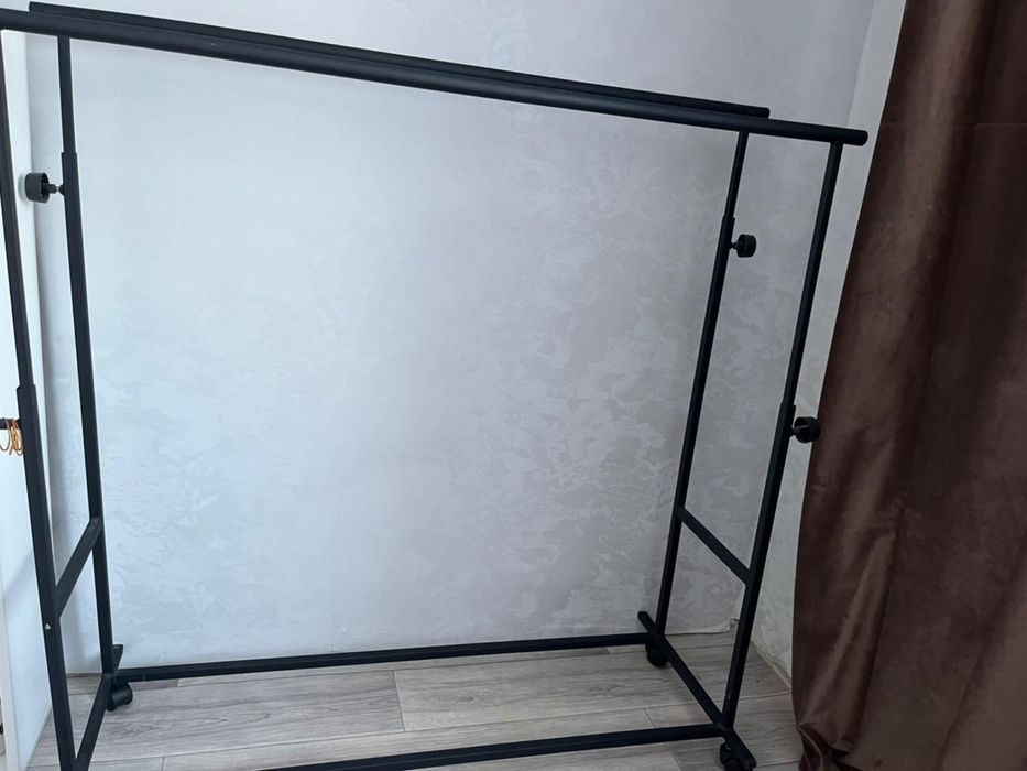 Продам стеллаж для одеждый вешалка