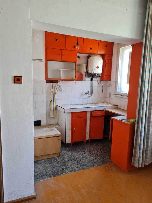 Продава се Тристаен апартамент в Плевен, Идеален център - 100 кв.м за 1288 €/кв.м - Снимка #2