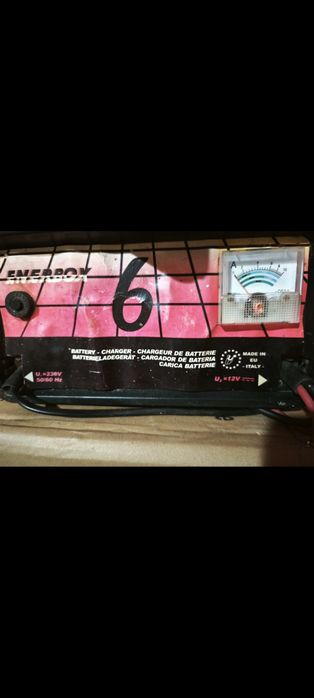 Încărcător baterie auto