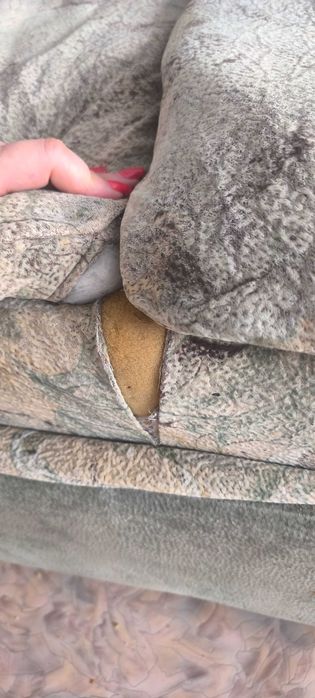 Мягкий уголок: диван + 2 кресла.