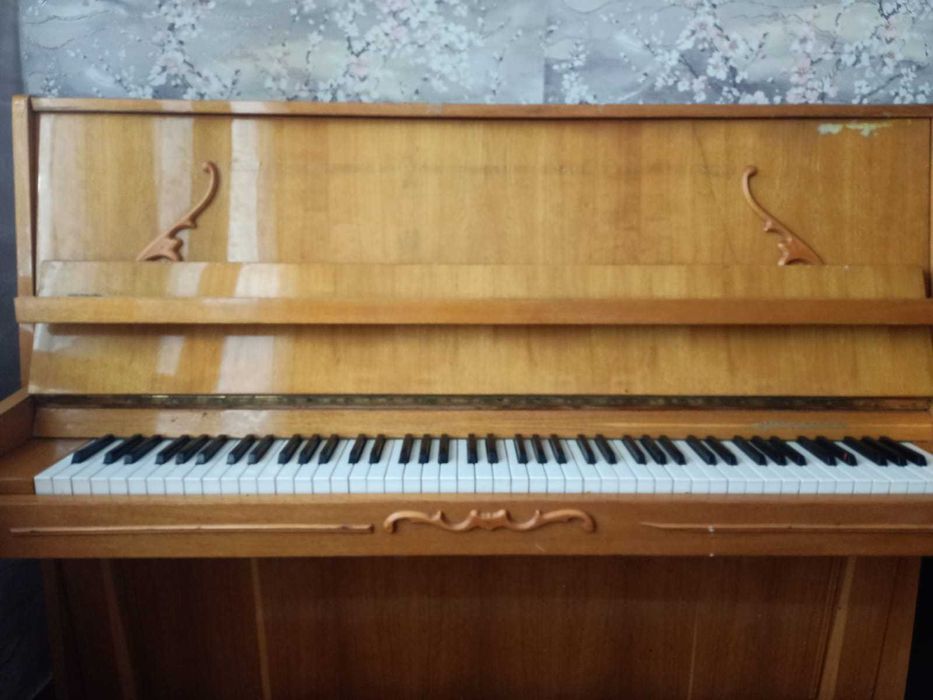 Подержанное пианино. Марка "Украина"