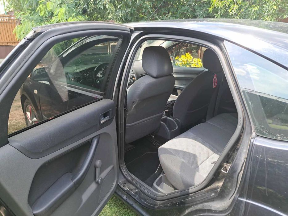 Ford Focus MK2 2006 – 1.6 benzină – Înmatriculat – Aer condiționat