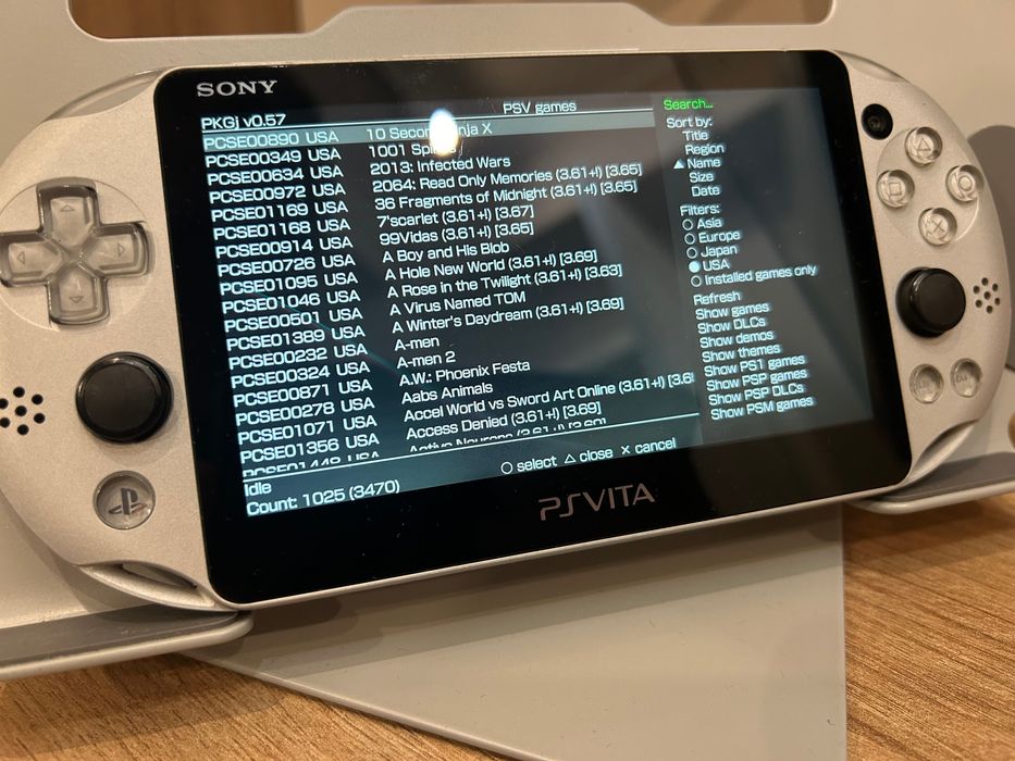 Playstation PS Vita 2000 Gri • Modată • 128GB Jocuri