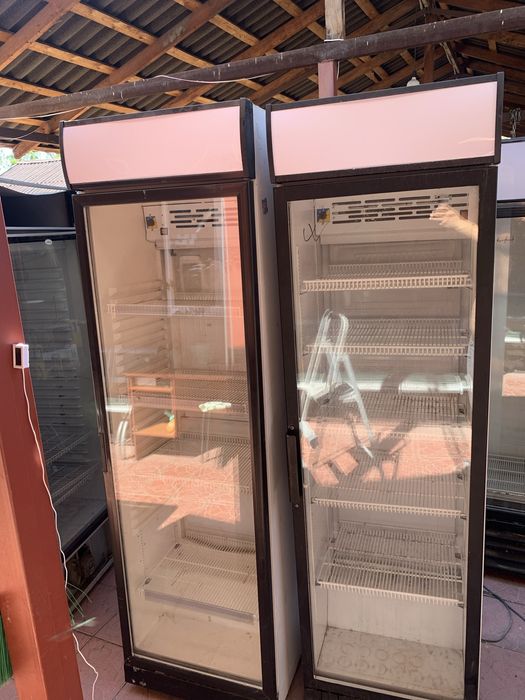 Витринный холодильник / Холодильник