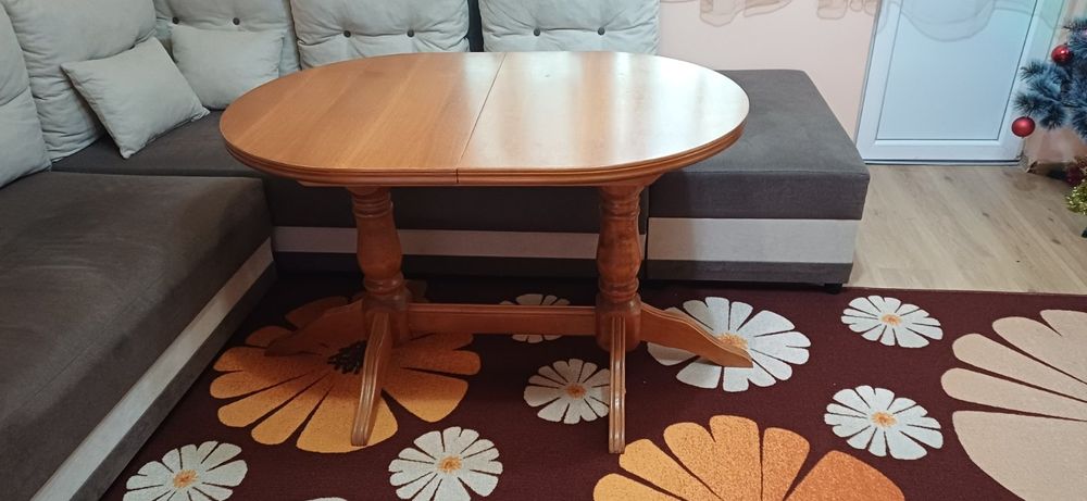 Масивна дървена маса цвят череша