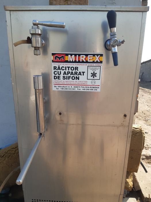 Vand aparat umplut sifoane