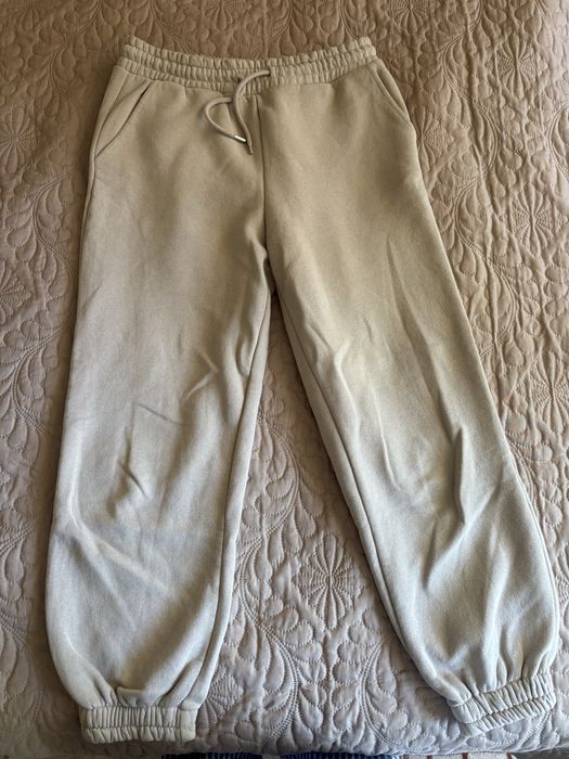 Бежов спортен анцуг