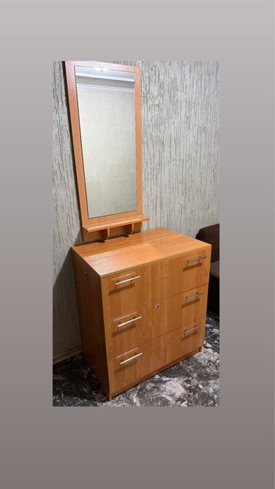 Комод с зеркалом